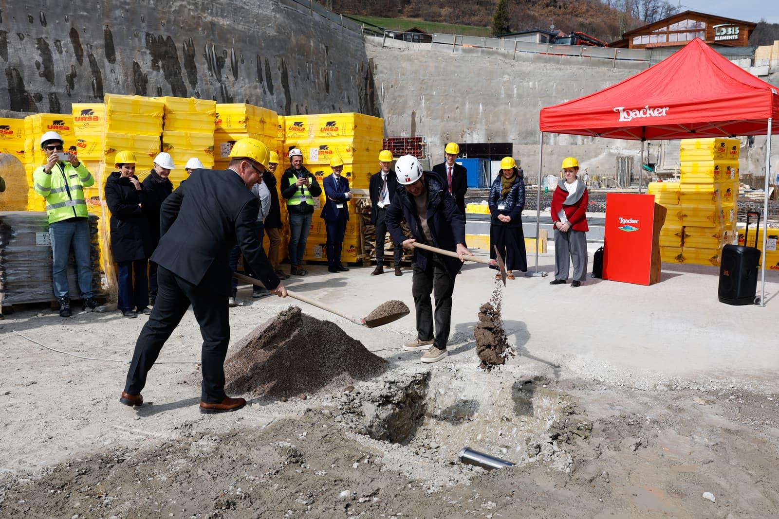 Ulrich Zuenelli and Andreas Loacker at the Loacker Technology Center