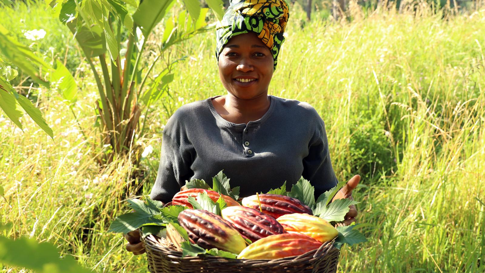 all_about us_cocoa farming program_8steps_woman_gallery2.jpg