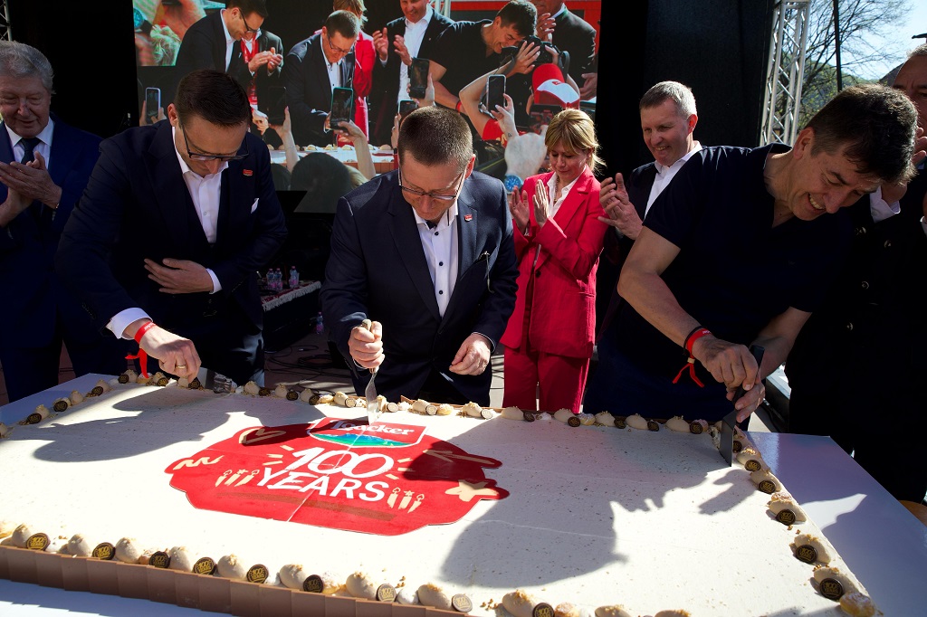 MediaCenter - Anniversary cake-cut