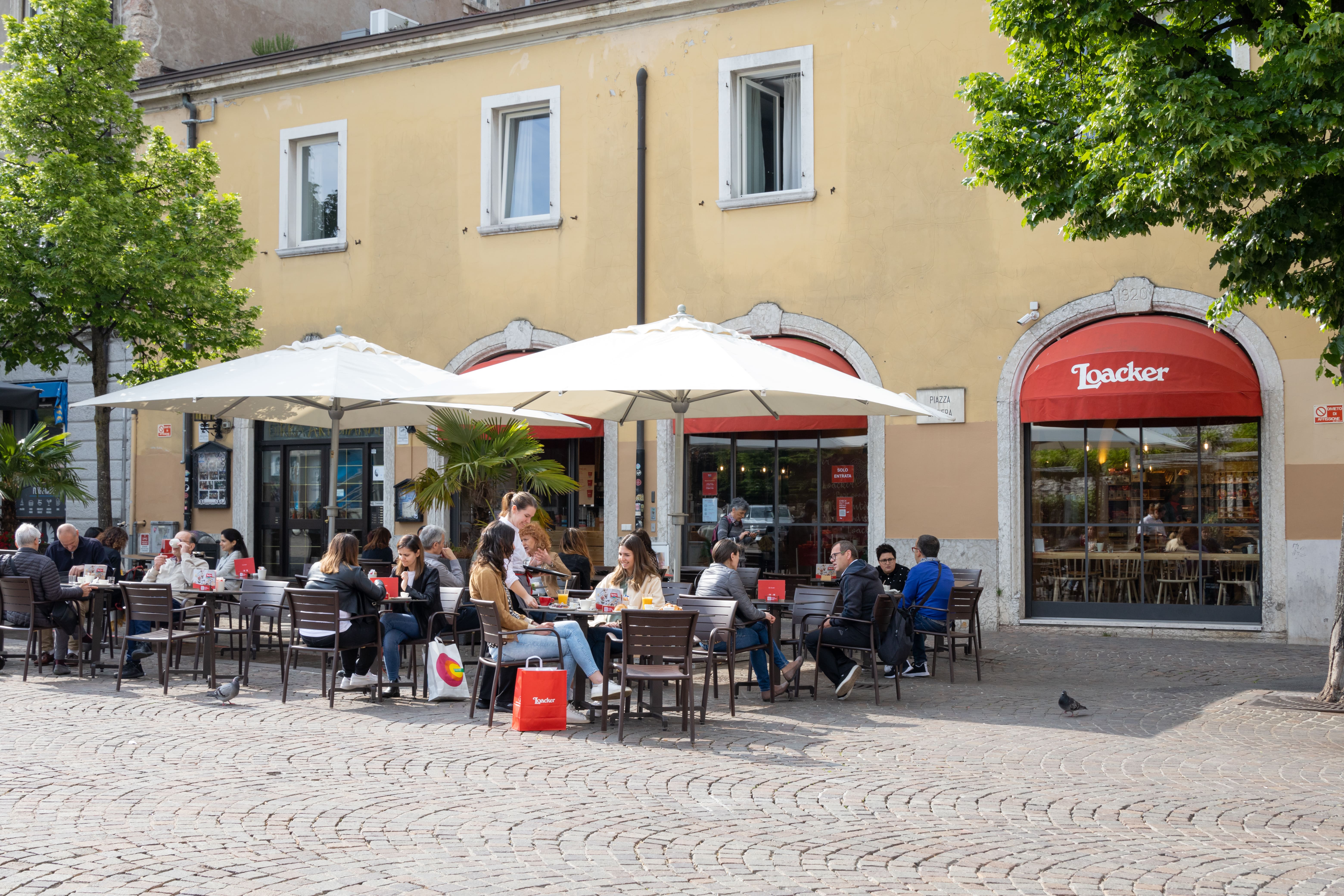 Loacker Café Trient Piazza Fiera