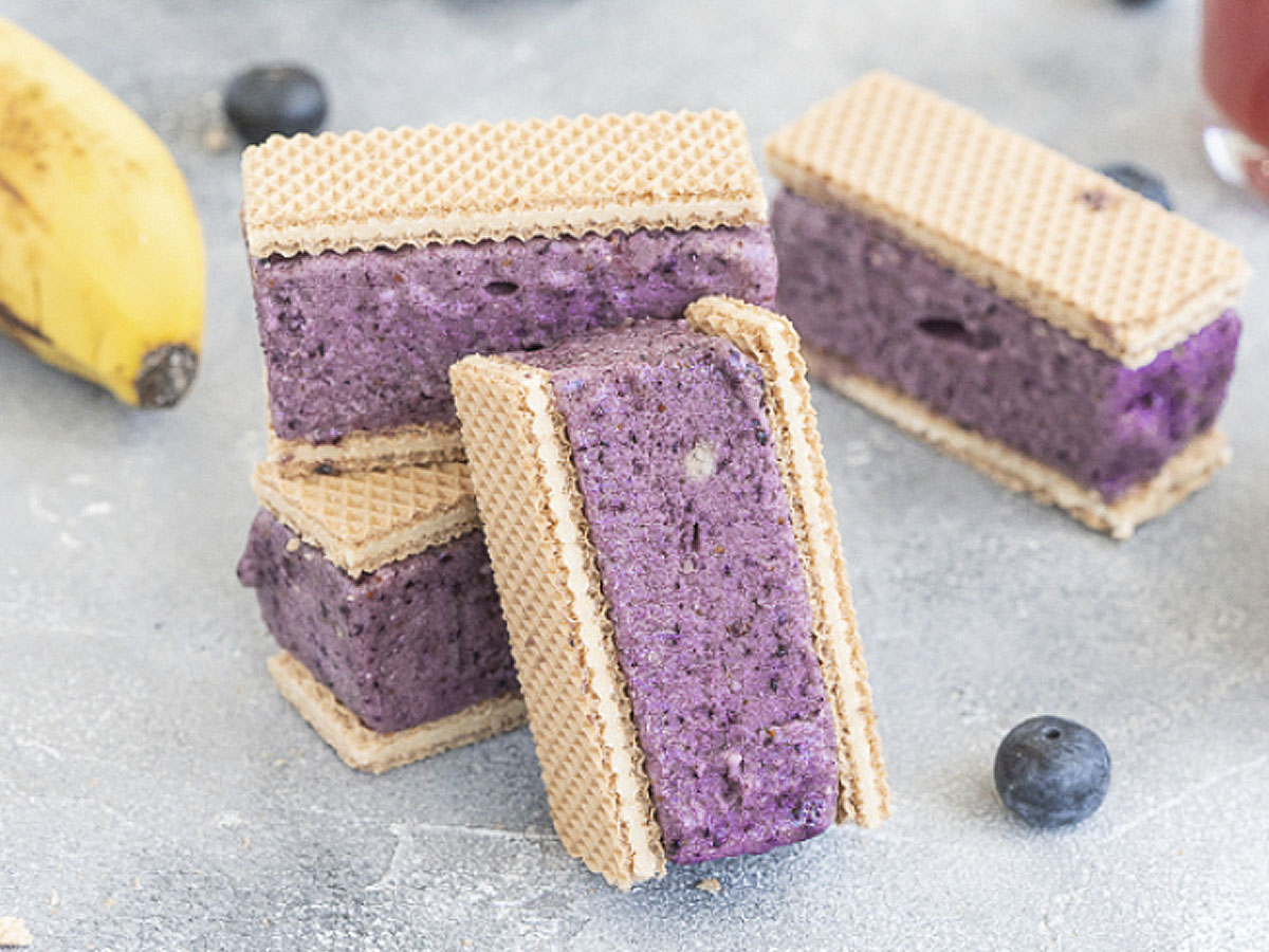 Rezept: Waffel-Eis-Sandwiches mit Bananen &amp; Beeren | Loacker